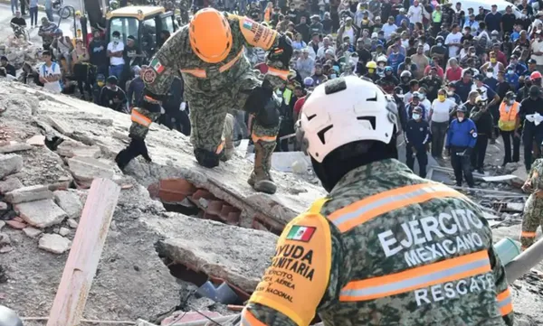 Elementos del Ejército Mexicano realizan labores de rescate en Venezuela, como parte de la ayuda humanitaria que el país envío a la nación sudamericana. Foto: Sedena