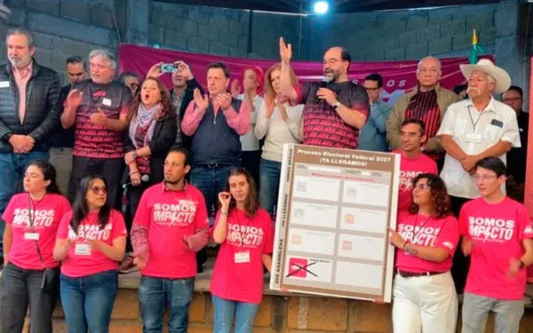 Simpatizantes de Somos México en asamblea distrital.