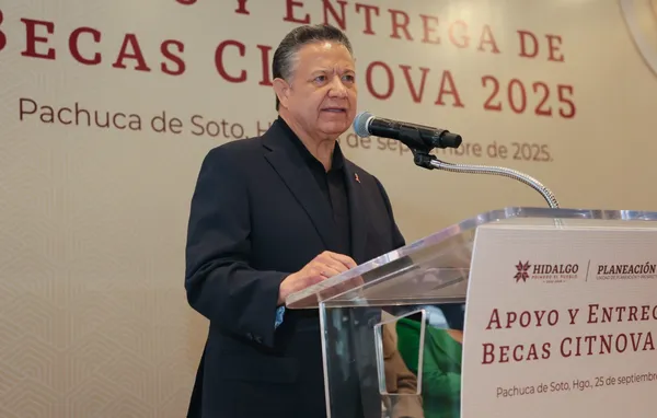 Julio Menchaca aclara postura sobre docentes y doble ingreso en Hidalgo