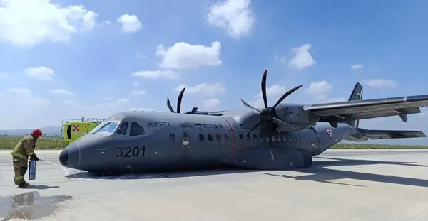 Un avión del Ejército CASA C-295 sufrió un accidente tras despegar del AIFA. Foto: Cortesía
