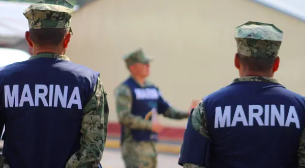 La Secretaría de la Marina reportó la muerte del capitán Adrián Omar del Ángel Zúñiga, registrada durante una presunta práctica de tiro en Puerto Peñasco, Sonora.