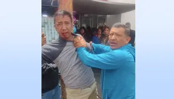 La tarde del 16 de septiembre, el DJ Yoel Chávez junto al joven Jesus Adrián, fueron golpeados por comerciantes del centro de Pachuca.