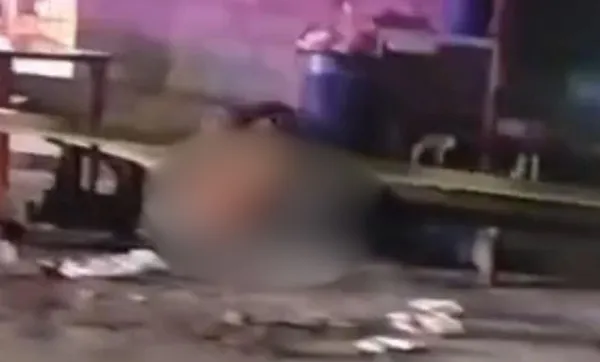 Policías acordonan taquería tras balacera nocturna en Michimaloya, Tula, donde un hombre fue asesinado.