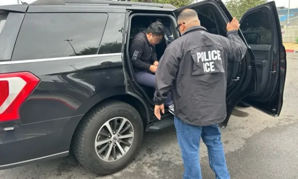 Desde enero de 2025, con el inicio de la nueva administración del presidente Donald Trump, el ICE ha intensificado las redadas para detener a inmigrantes, sin embargo, de acuerdo con un juez de Minnesota, la misma agencia les impide acudir a las audiencias de fianza. Foto: @icegov