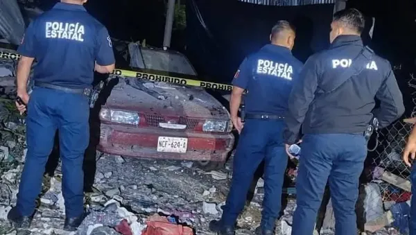 El estallido de un polvorín presuntamente clandestino causó el desplome de una vivienda y severos daños materiales en Huautla, Hidalgo. Foto: Punto por Punto