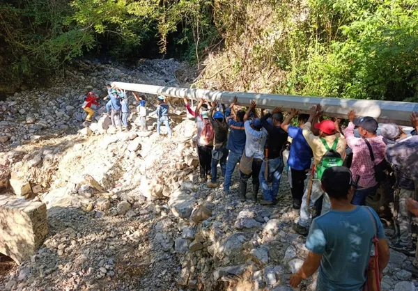 CFE restablece electricidad en Hidalgo y cinco estados tras lluvias.