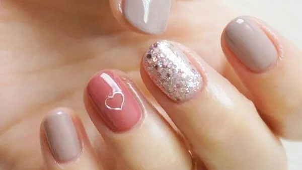 La Unión Europea prohibe el uso de un tipo de esmalte en gel comúnmente llamado gelish. de una lámpara