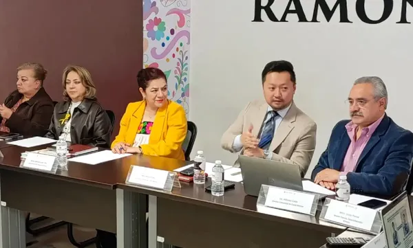 Autoridades de subsecretaria de Educación Básica y directivos de Casio México durante la reunión de evaluación de resultados del Proyecto Piloto CASIO Educación México en Hidalgo.
