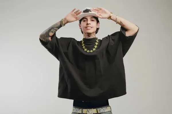 El cantante de corridos tumbados, Natanael Cano, de 24 años, ha protagonizado diversos escándalos.