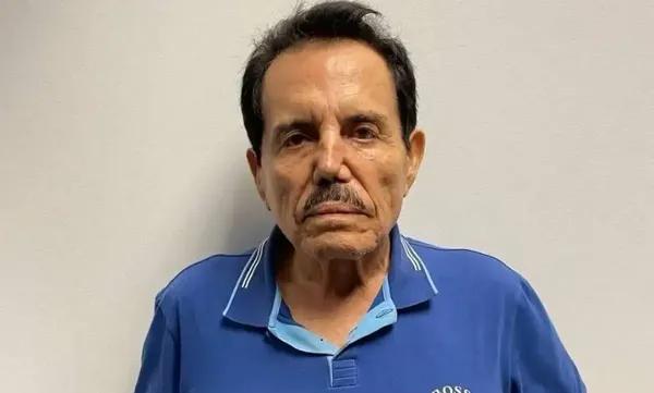 Ismael “El Mayo” Zambada compareció sin esposas ante la Corte del Distrito Este de Nueva York, donde escuchó su condena a cadena perpetua y leyó una carta al juez Brian Cogan. Foto: Cortesía