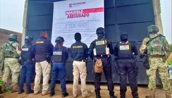 Operativo de la SSPH en casa utilizada para trasiego de hidrocarburo en Tlaxcoapan