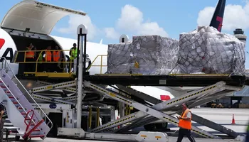 Cargamento de ayuda humanitaria de Estados Unidos recibido en el Aeropuerto José Martí de La Habana