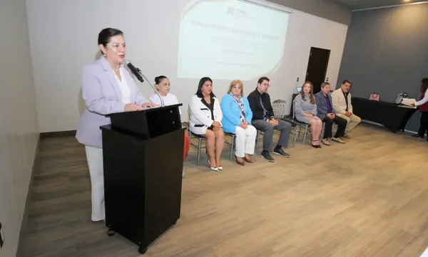 La subsecretaria de Educación Básica, Nancy Adriana León Vite, encabezó el Encuentro Dialógico del IHE orientado a la actualización curricular y la excelencia educativa en Hidalgo.