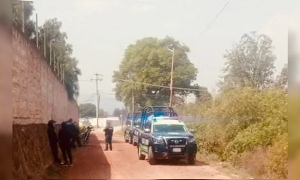 Personal de la PGJEH y Policía Municipal resguardaron la zona en los límites de la colonia El Paraíso tras el hallazgo de un bebé sin vida. Foto: Especial