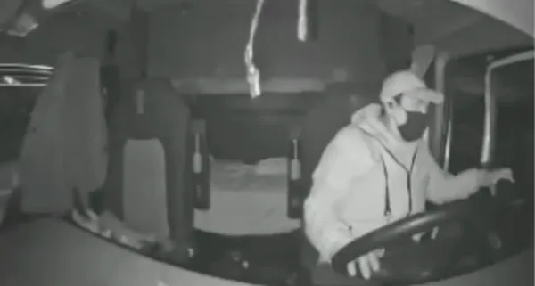 Un asaltante se lanzó de un tráiler en movimiento sobre la autopista México-Pachuca, para intentar huir de la Guardia Nacional.