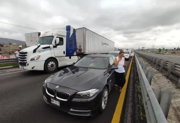 La carretera México-Pachuca podría registrar un fuerte caos vial este martes debido a una manifestación programada a la altura de Tizayuca. Foto: Archivo