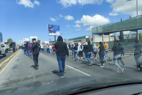 Estudiantes del Mexe se movilizan hacia Pachuca tras liberar el Arco Norte