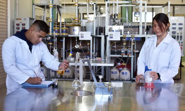 Estudiantes de Educación Superior en Hidalgo podrán recibir apoyos económicos para continuar sus estudios mediante el programa Becas para la Transformación 2026.