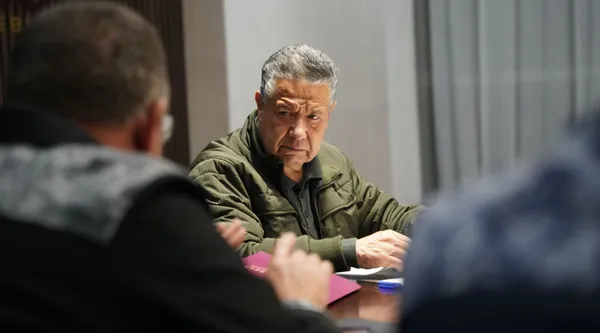 El gobernado Julio Menchaca explicó que su gobierno no contratará un nuevo seguro catastrófico, debido al alto costo y a las complicaciones burocráticas para hacer efectivos los recursos.