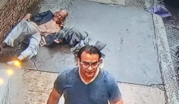 Cámara de seguridad captaron el momento en que un hombre patea a un adulto mayor en la colonia Chapultepec Sur, en Morelia, Michoacán.