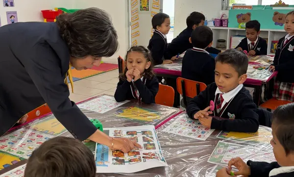 Autoridades educativas y gubernamentales encabezaron el inicio del programa “Semilleros de la Honestidad” en el Jardín de Niños “Hontoria” de Pachuca, estrategia orientada a fomentar valores éticos en estudiantes de preescolar.