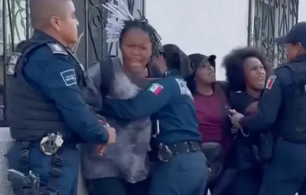 Detención de presuntos agresores en el viaducto Nuevo Hidalgo en Pachuca.