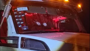 El tráiler que conducía el operador recibió varios disparos de frente y a un costado, mientras circulaba sobre el Arco Norte la noche de este jueves 23 de octubre.